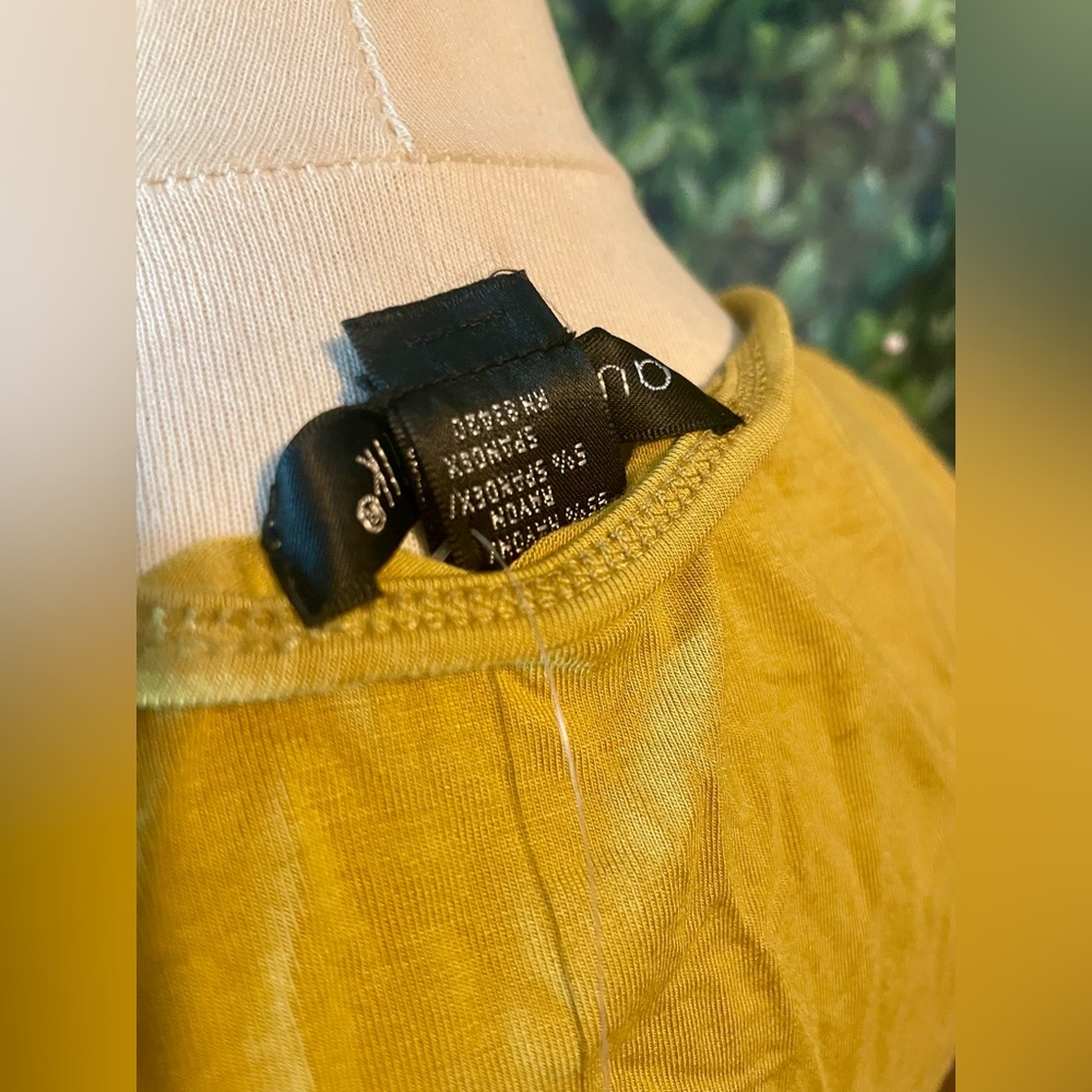 NWT Mustard yellow color sleeveless top - Picture 4 of 5